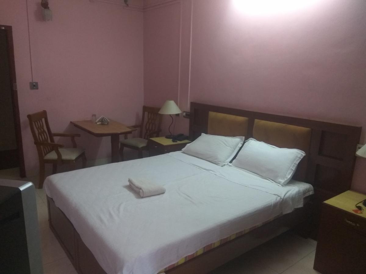 Hotel Malika Residency Ettumanoor Extérieur photo
