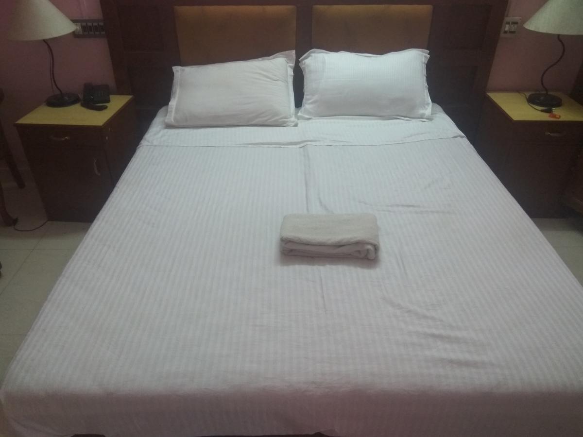 Hotel Malika Residency Ettumanoor Extérieur photo